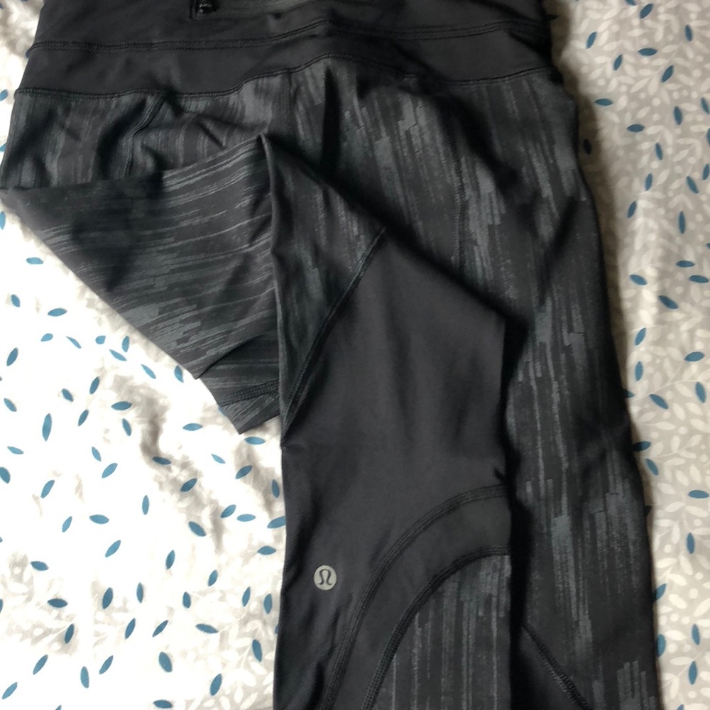 Black Cropped Lulu Leggings